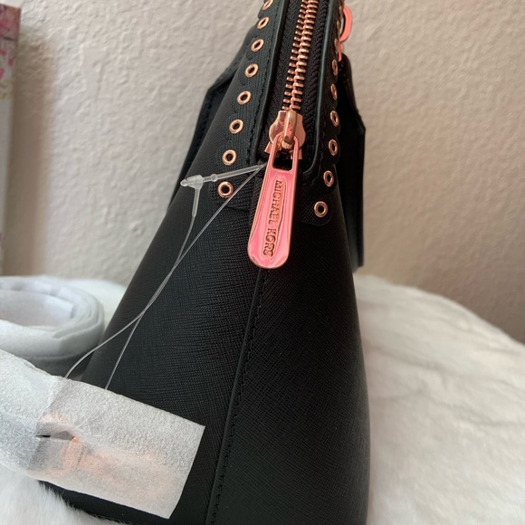 MK satchel - Picture 3 of 11